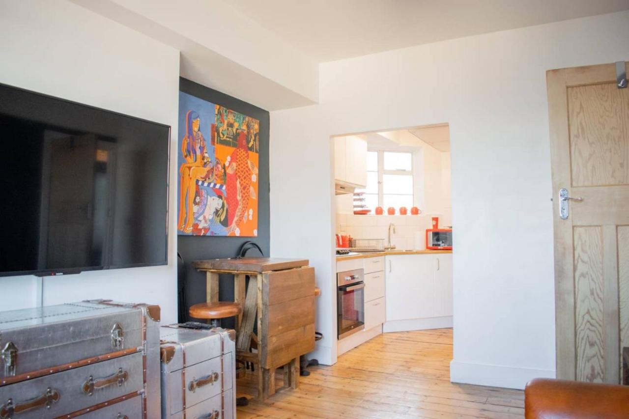 Beautifully Decorated Contemporary 2 Bedroom Flat Londres Exterior foto